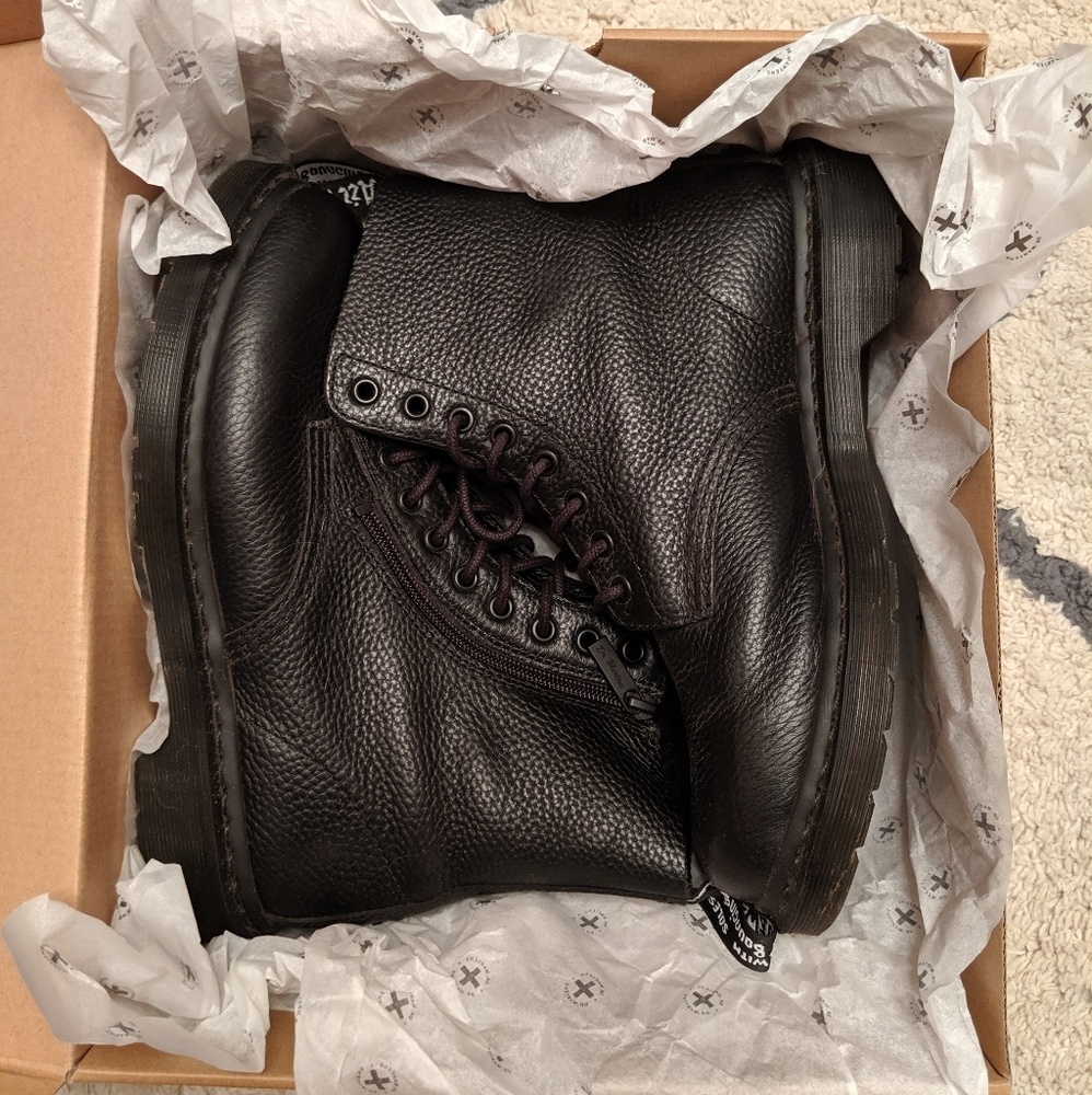 Dr. Marten's women's Pascal combat boot wi/ zipper